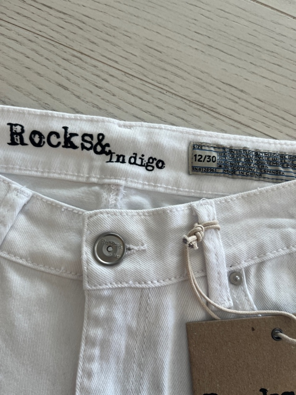 Rocks & Indigo White Floral Embroidered Jeans - Picture 4 of 8